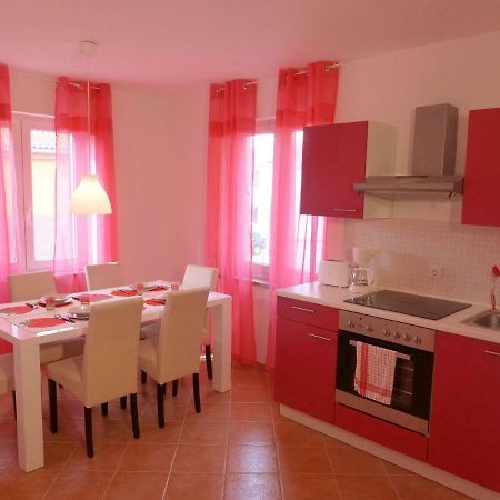 Apartments Kvesic سيلو المظهر الخارجي الصورة