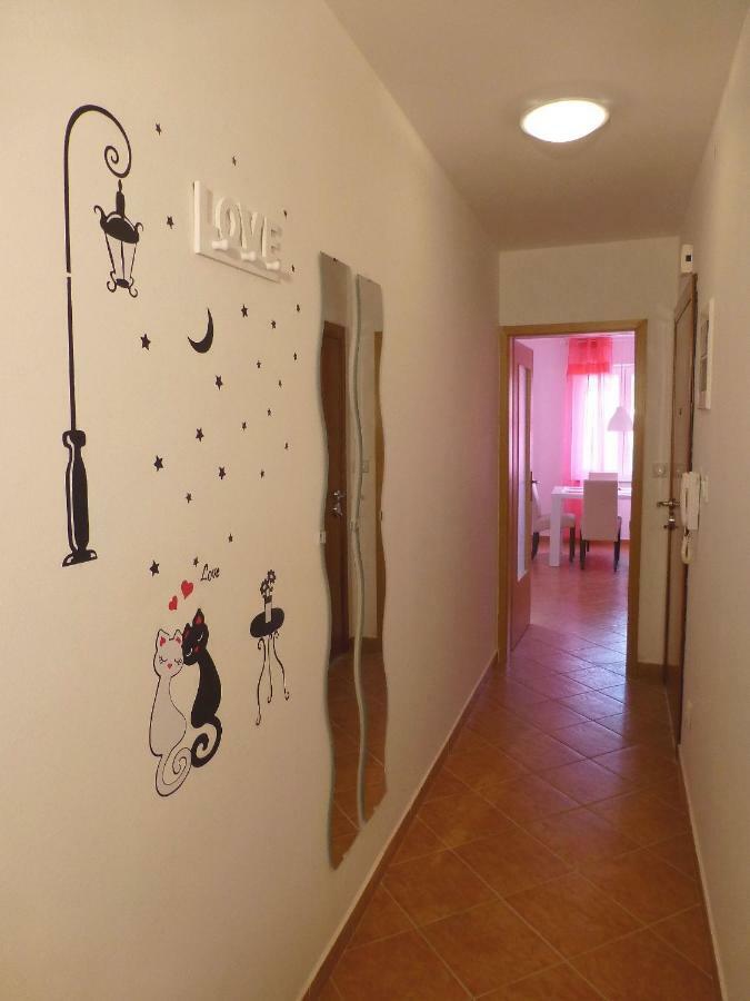 Apartments Kvesic سيلو المظهر الخارجي الصورة