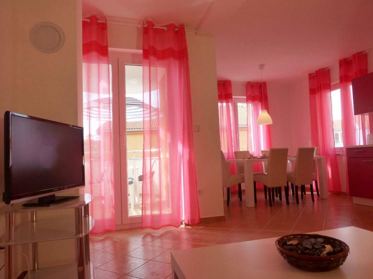 Apartments Kvesic سيلو المظهر الخارجي الصورة