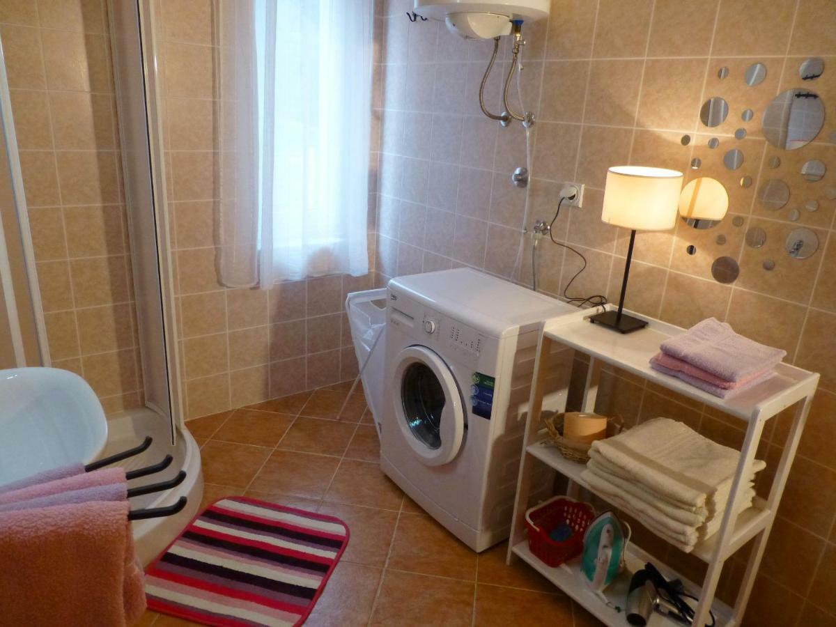 Apartments Kvesic سيلو المظهر الخارجي الصورة