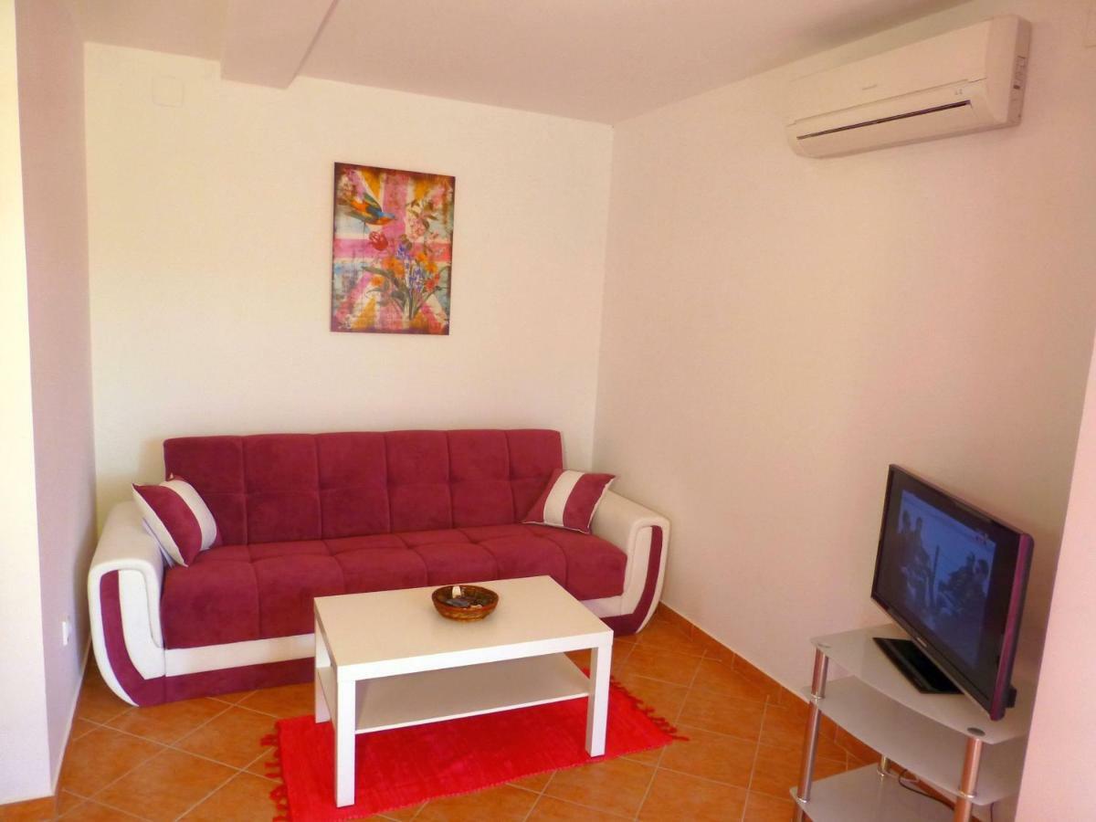 Apartments Kvesic سيلو المظهر الخارجي الصورة