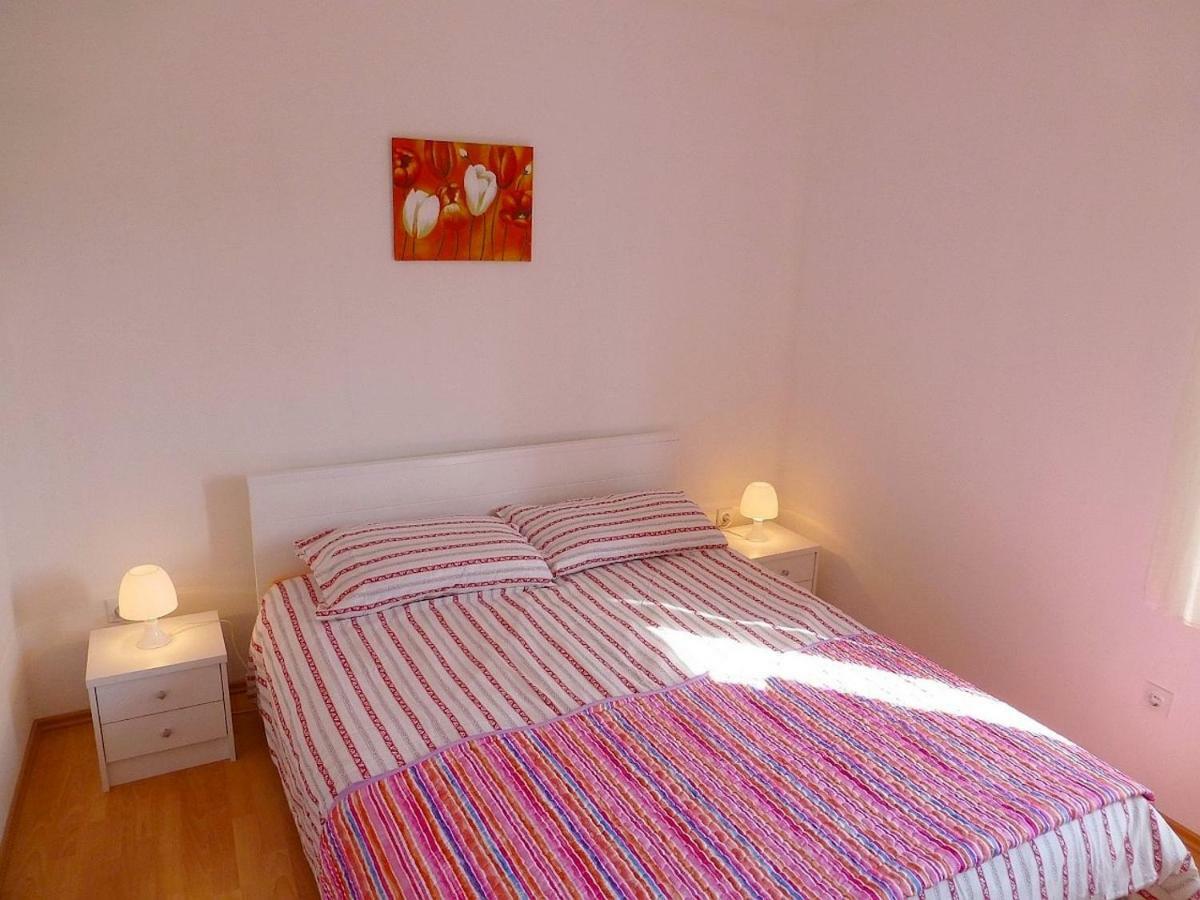 Apartments Kvesic سيلو المظهر الخارجي الصورة