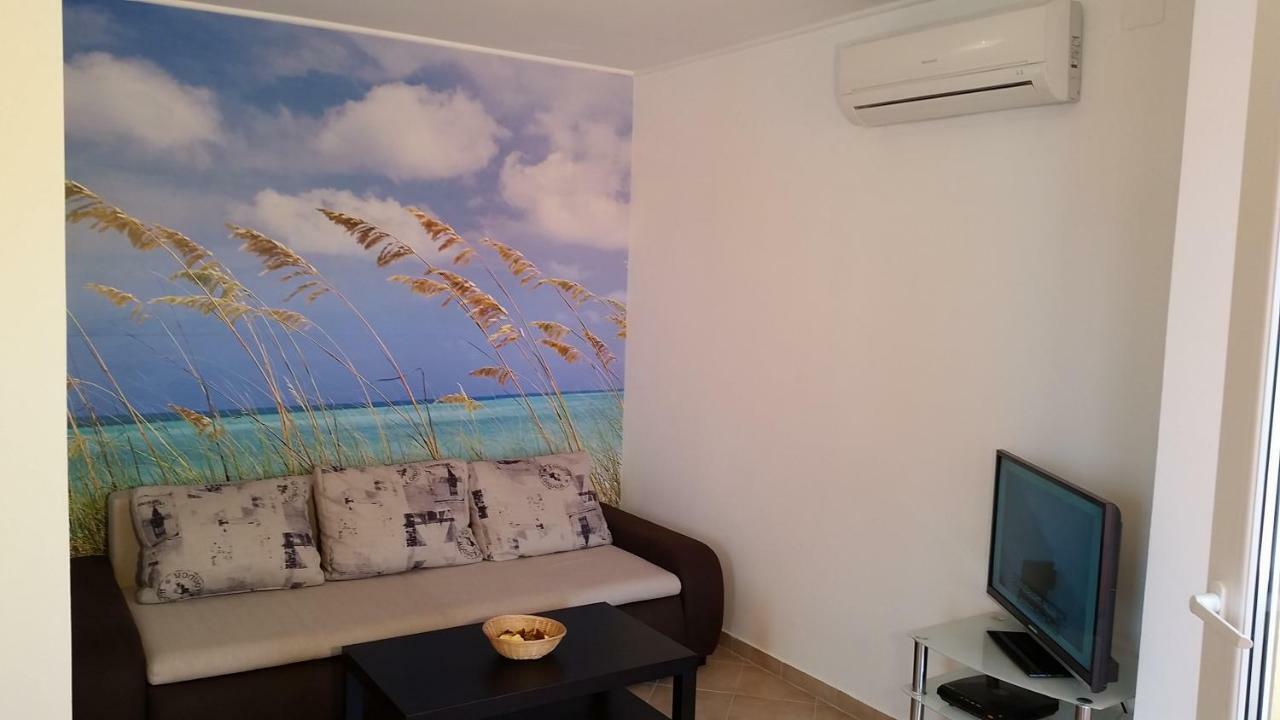 Apartments Kvesic سيلو المظهر الخارجي الصورة